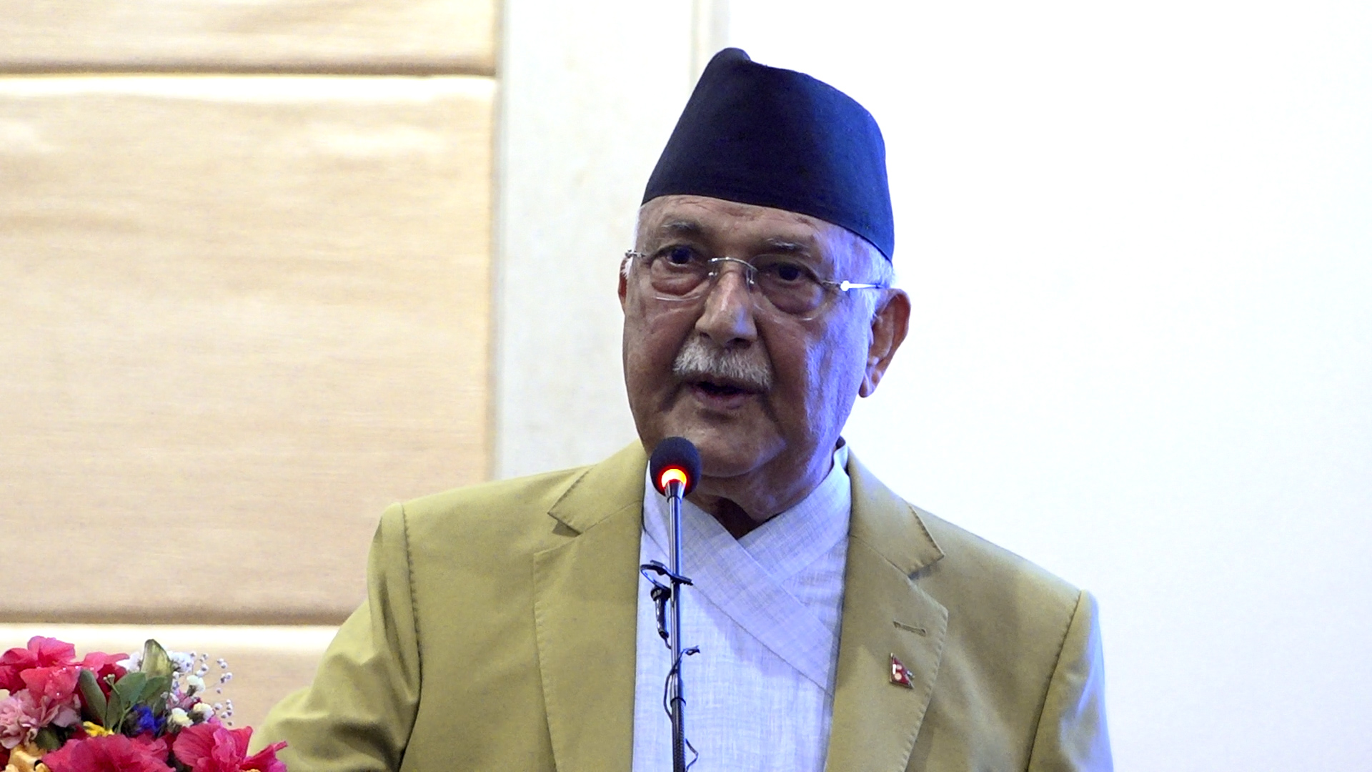 संविधानले गणतन्त्र संस्थागत गर्दै संघीय लोकतान्त्रिक व्यवस्था स्थापित ग¥यो : केपी ओली 